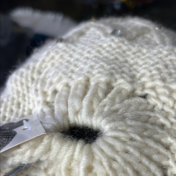 Elegant Cream Knit Beanie with Rhinestones - Picture 4 of 5